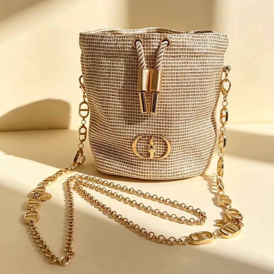 Dior's Tasche Sparkling Woven  – Beauty Makeup Dior Bewertung und Preis
