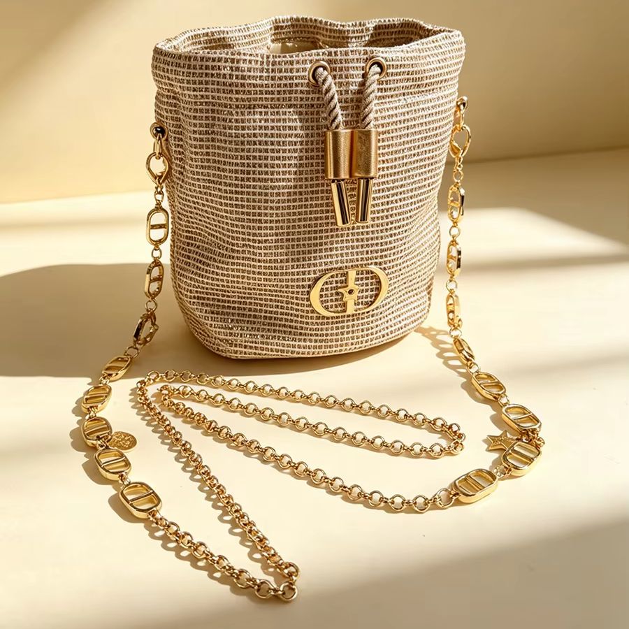 Dior's Tasche Sparkling Woven  – Beauty Makeup Dior Bewertung und Preis