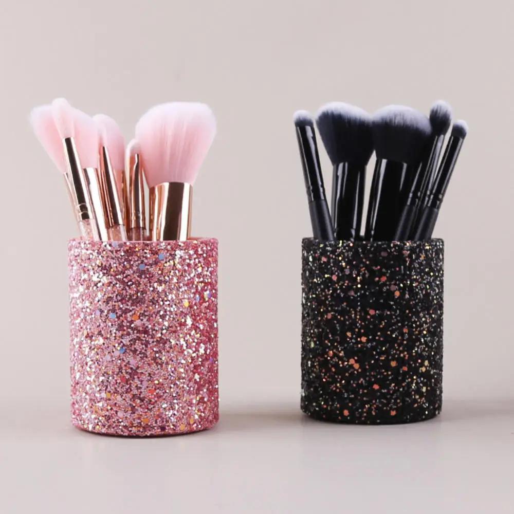 Funkelnder Make-up-Pinselbehäl – Beauty Kiss Makeup Bewertung und Preis