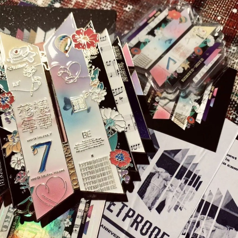 BT21 10. Jubiläums-Metallabzei – Beauty Makeup Wholesale Bewertung und Preis